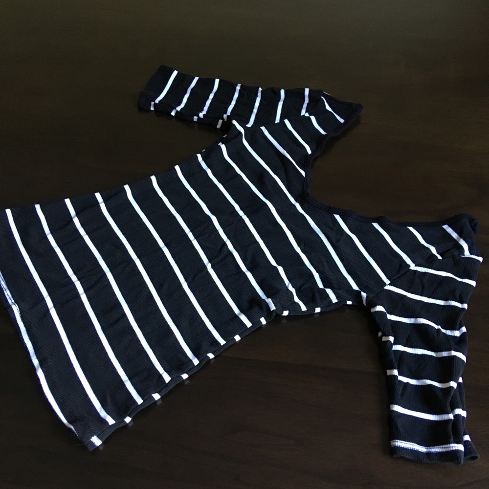 Shirt sleeve black and white shirt